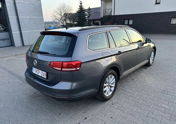 Volkswagen Passat cena 49500 przebieg: 230000, rok produkcji 2016 z Brańsk małe 56